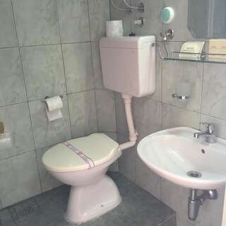 Апартаменты Apartments Vila Andja Свети-Стефан Двухместный номер с 1 кроватью и балконом-1